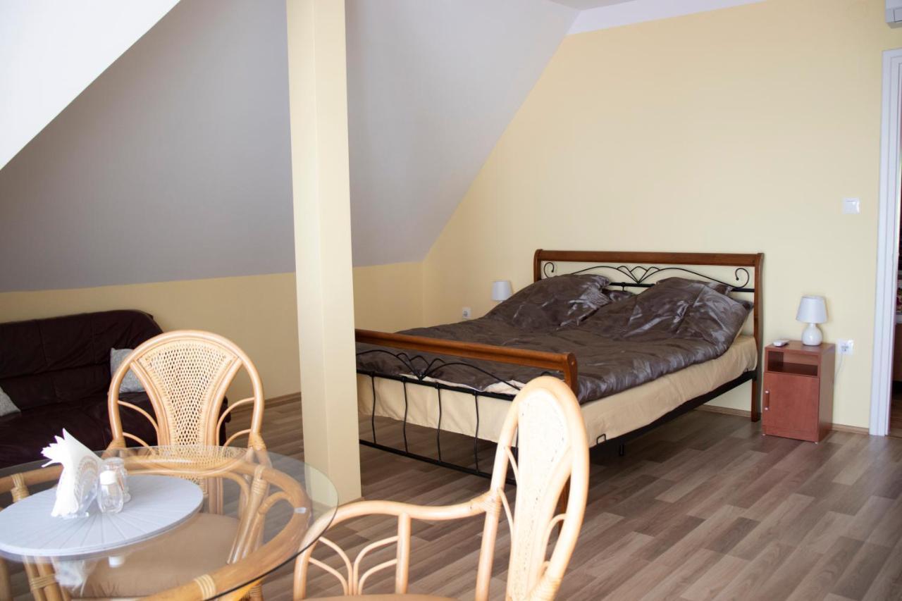 Gyoengyoem Apartman Balatonalmádi Exterior foto